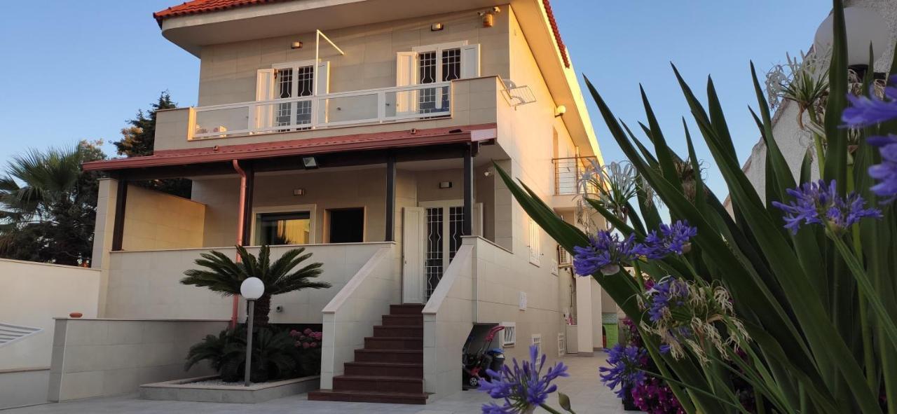 Seagull Apartments - Front And Sea View & Airport בארי מראה חיצוני תמונה