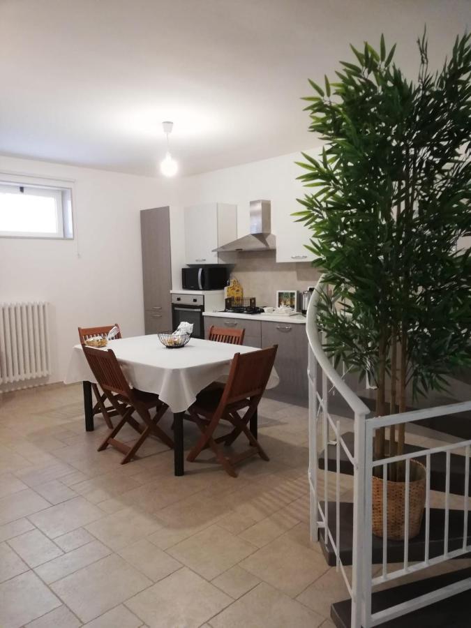 Seagull Apartments - Front And Sea View & Airport בארי מראה חיצוני תמונה
