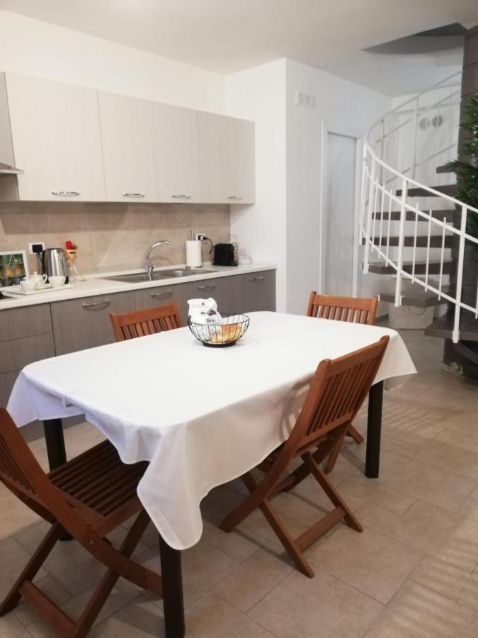 Seagull Apartments - Front And Sea View & Airport בארי מראה חיצוני תמונה