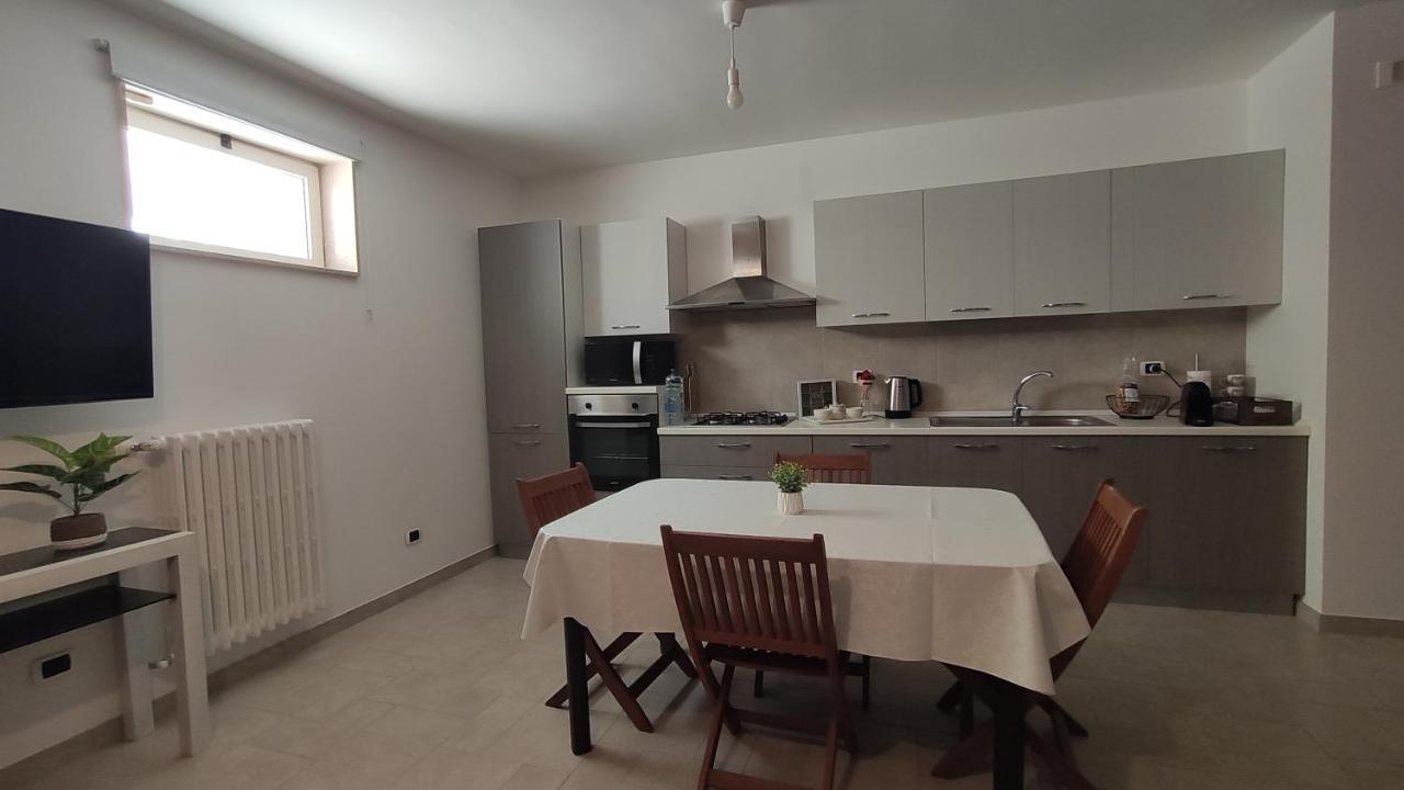 Seagull Apartments - Front And Sea View & Airport בארי מראה חיצוני תמונה