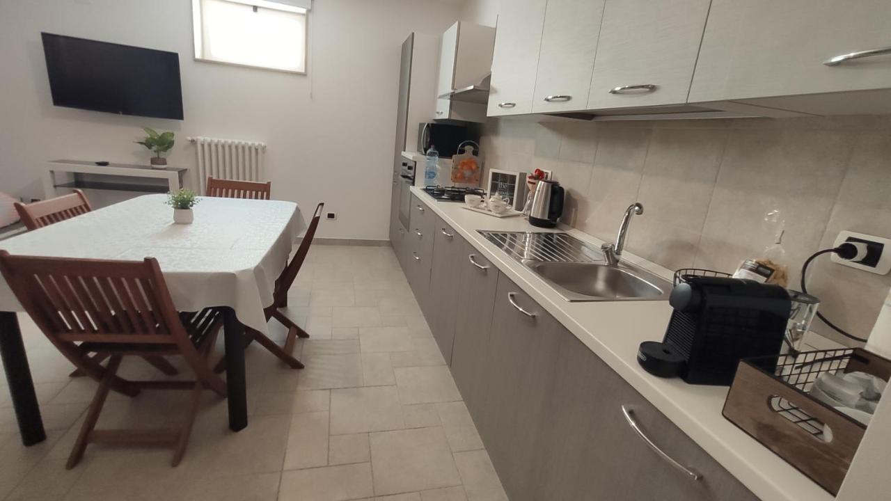Seagull Apartments - Front And Sea View & Airport בארי מראה חיצוני תמונה