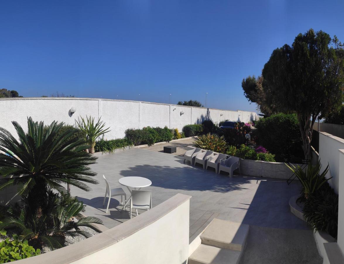 Seagull Apartments - Front And Sea View & Airport בארי מראה חיצוני תמונה
