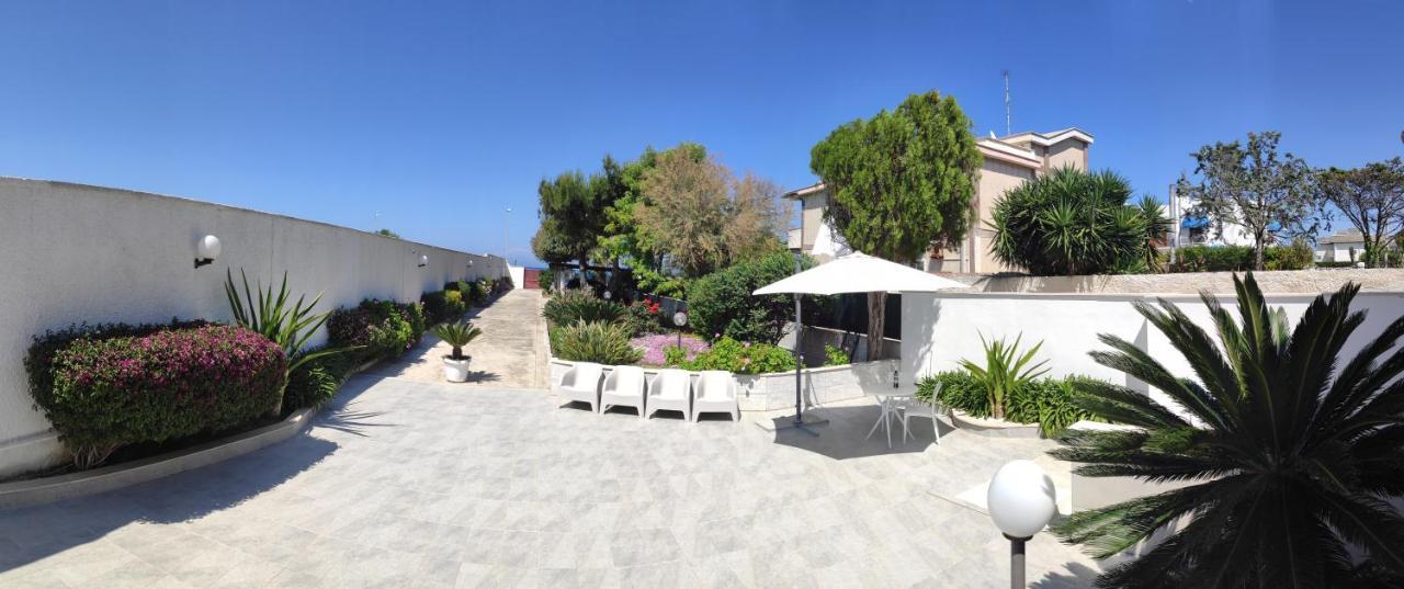 Seagull Apartments - Front And Sea View & Airport בארי מראה חיצוני תמונה