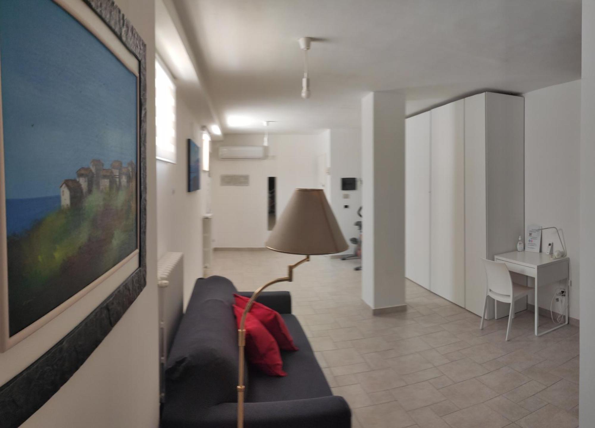Seagull Apartments - Front And Sea View & Airport בארי מראה חיצוני תמונה