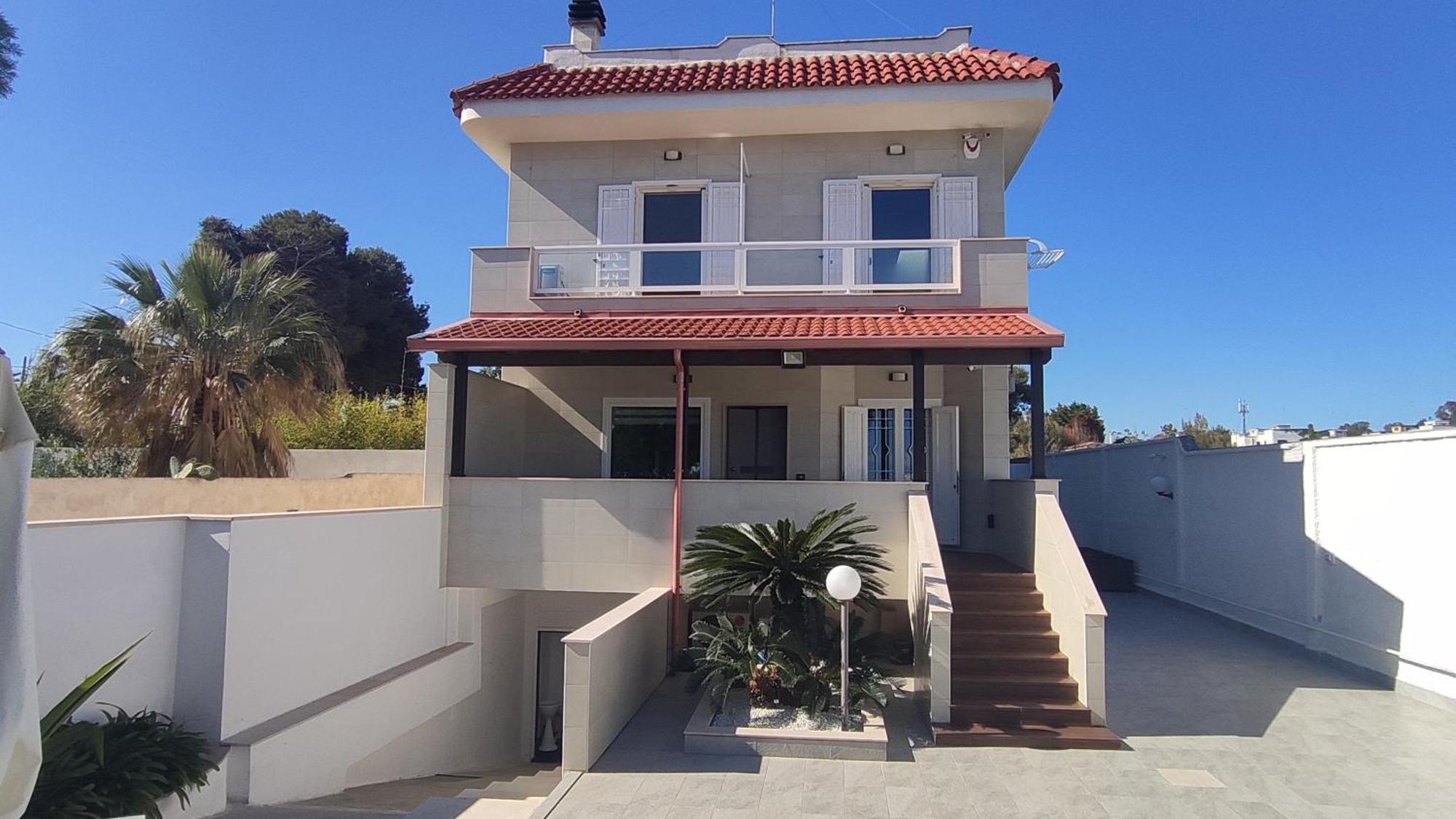 Seagull Apartments - Front And Sea View & Airport בארי מראה חיצוני תמונה
