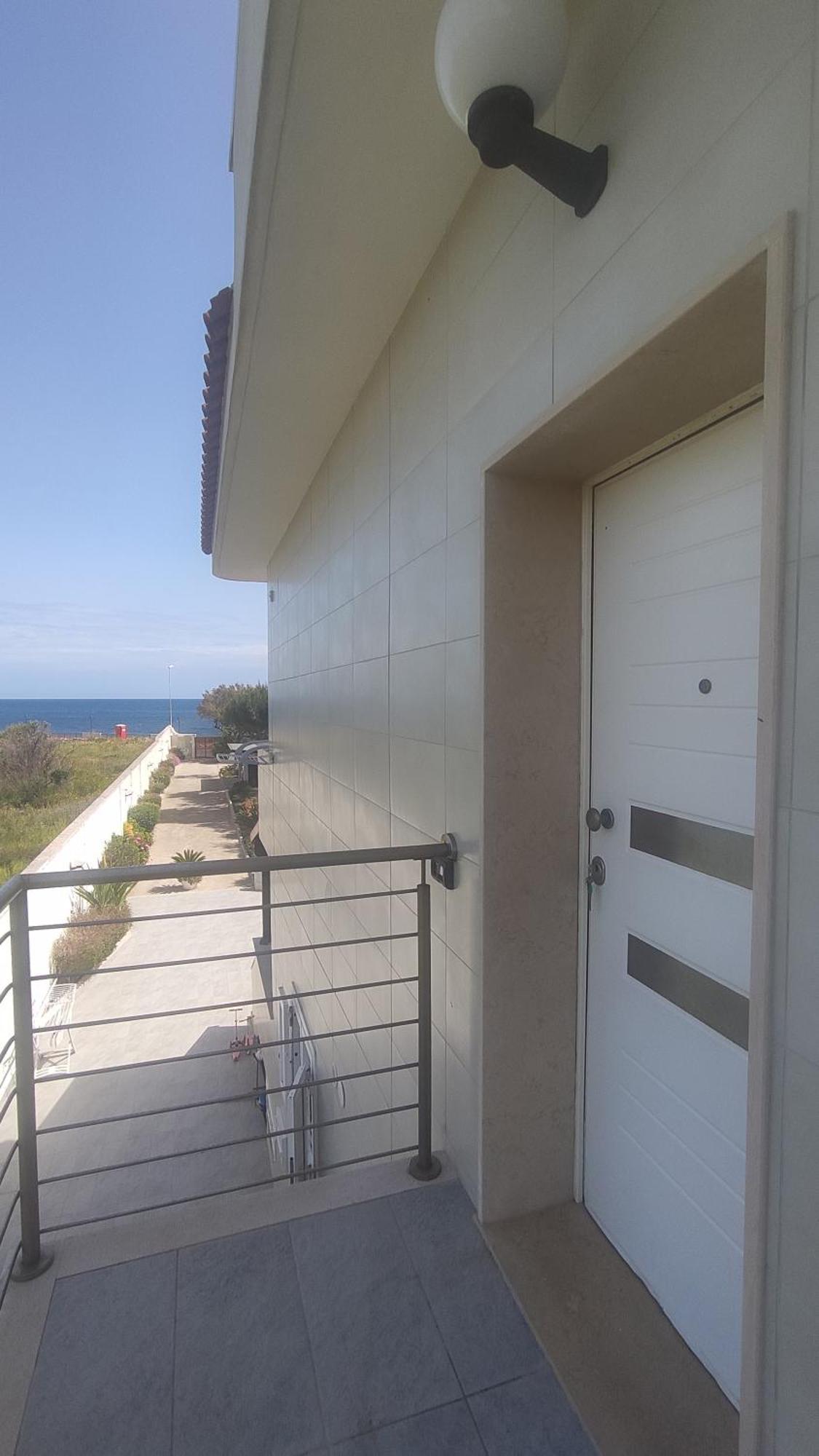 Seagull Apartments - Front And Sea View & Airport בארי מראה חיצוני תמונה