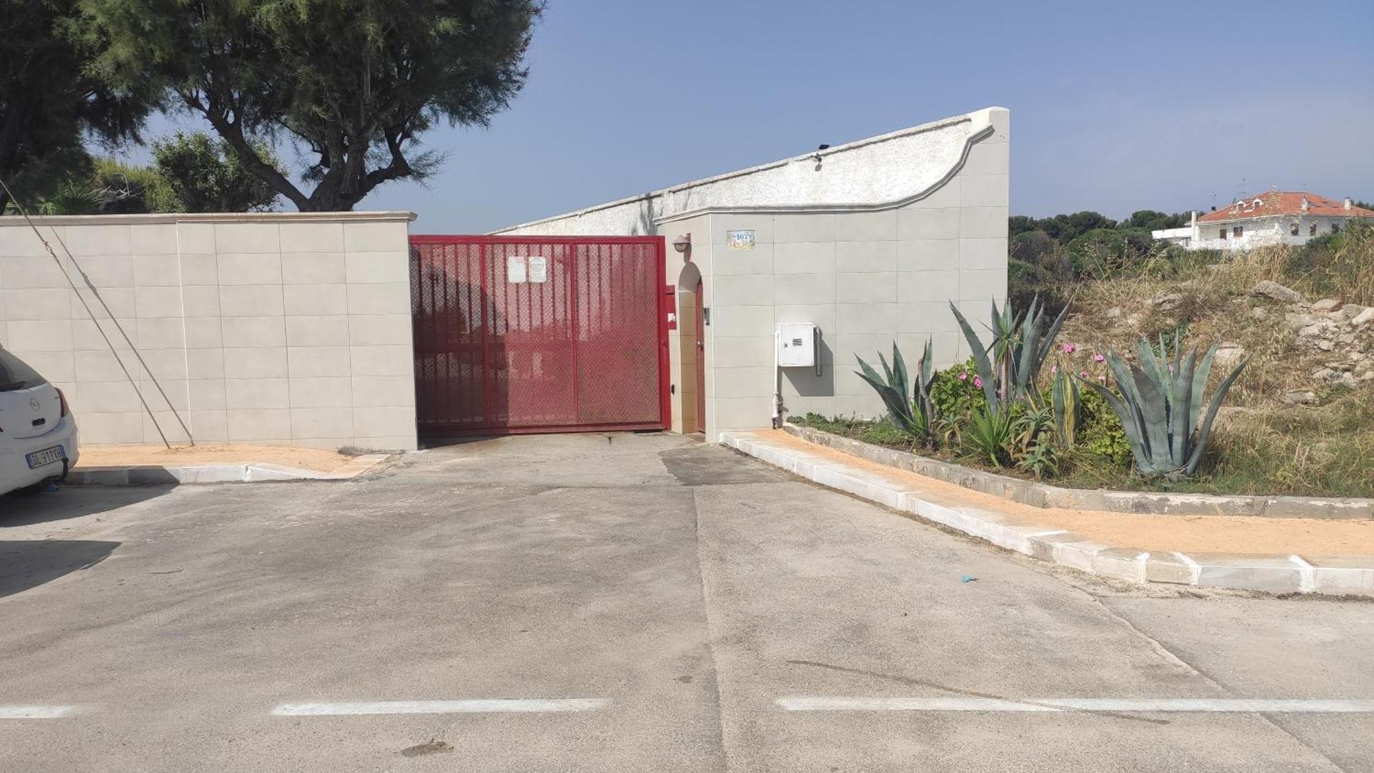Seagull Apartments - Front And Sea View & Airport בארי מראה חיצוני תמונה