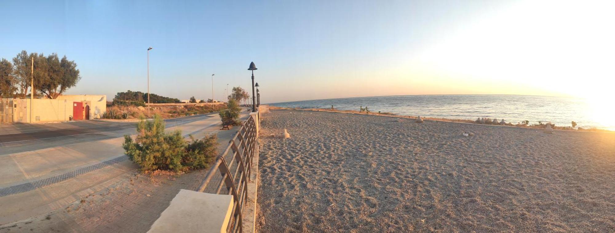 Seagull Apartments - Front And Sea View & Airport בארי מראה חיצוני תמונה