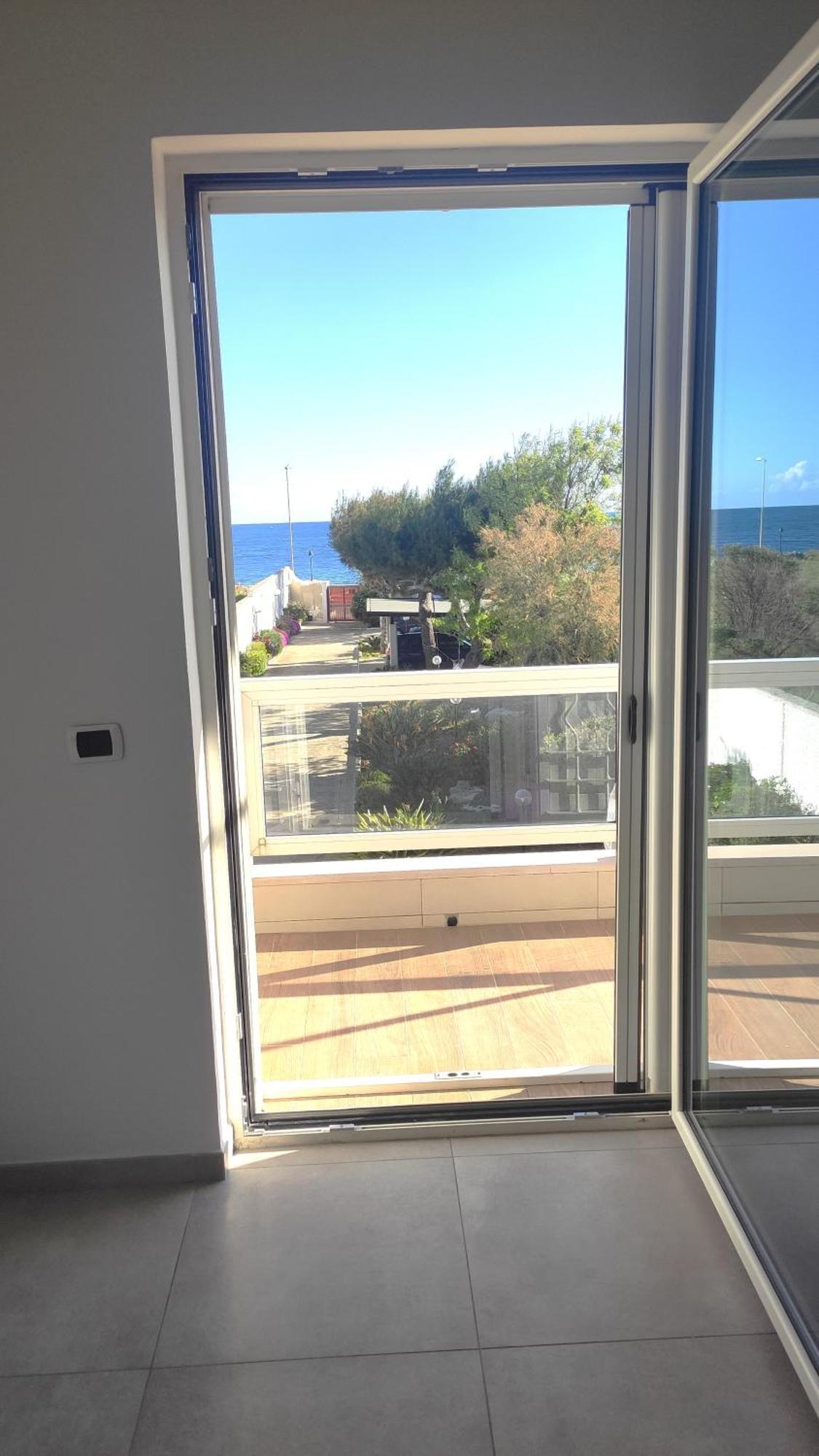 Seagull Apartments - Front And Sea View & Airport בארי מראה חיצוני תמונה