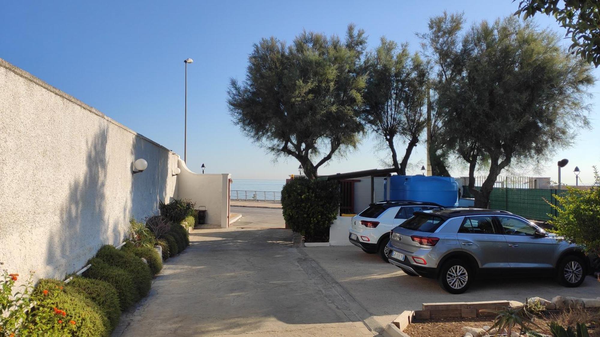 Seagull Apartments - Front And Sea View & Airport בארי מראה חיצוני תמונה